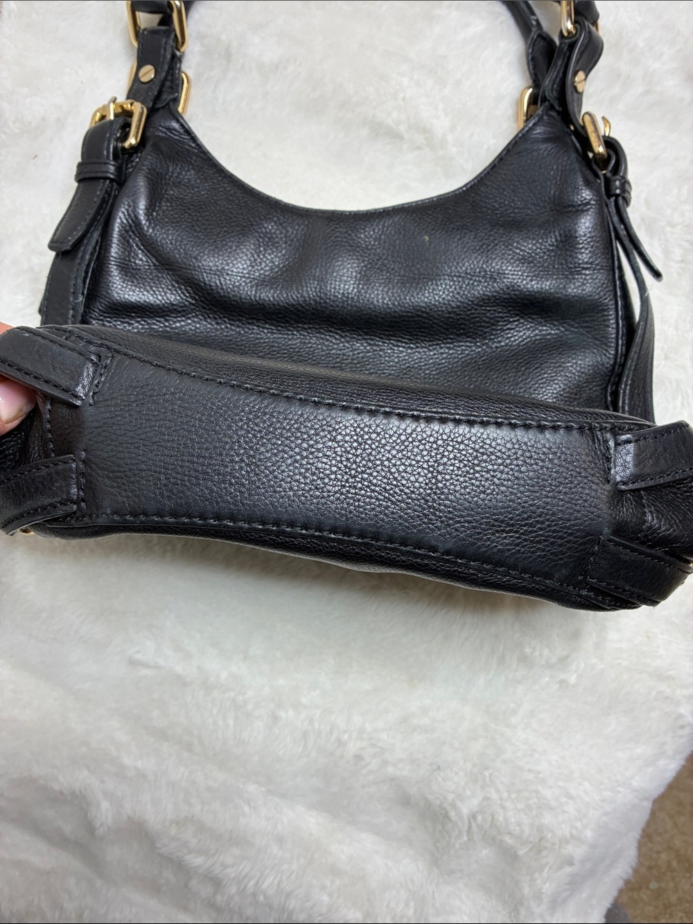 Michael Kors Black Pebbled Leather Shoulder Bag with Gold Hardware - Picture 3 of 7